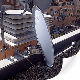 Antenas Ruicoa antena decodificadora en el techo de un edificio